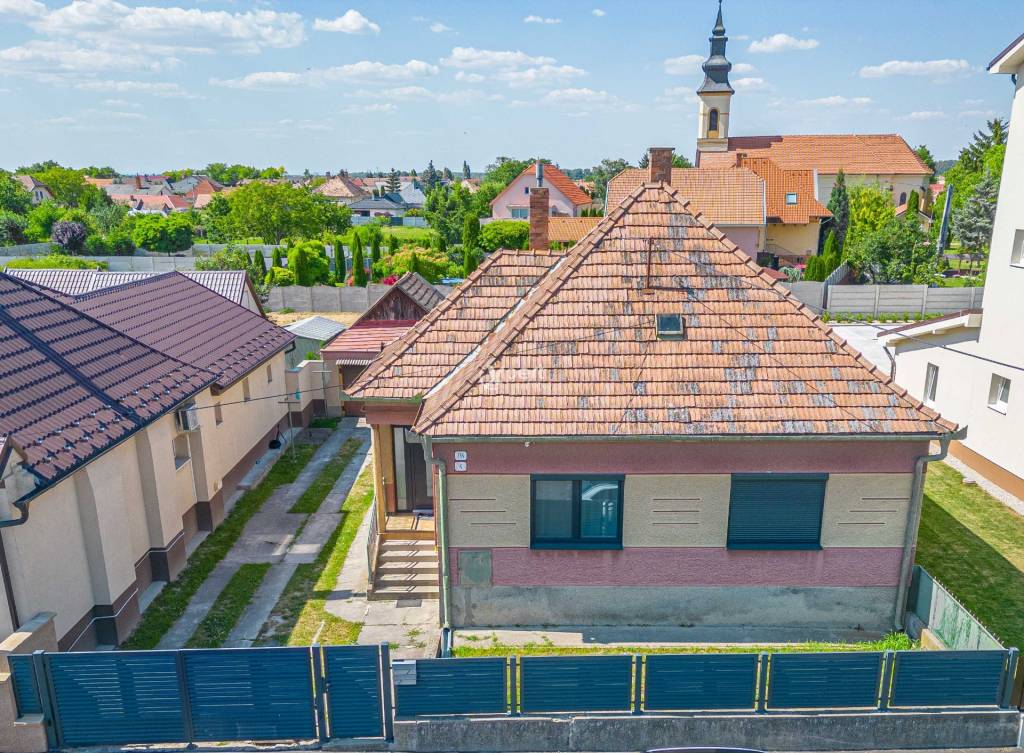 PREDAJ, 3 izbový - komplet zariadený rodinný dom v obci Topoľníky