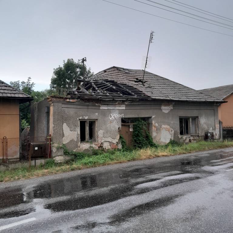Predaj stavebný pozemok so starým rodinným domom v obciTekovské Lužany