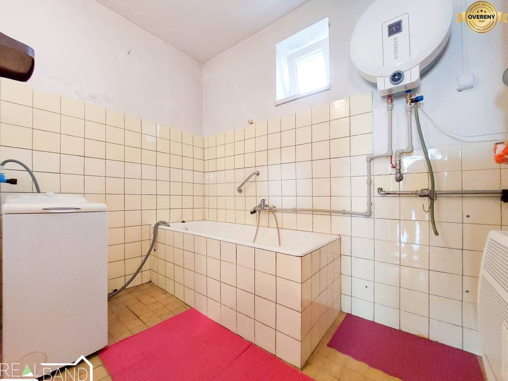 Predaj, priestranný 4-izbový rodinný dom v obci Brodské, 1642m²