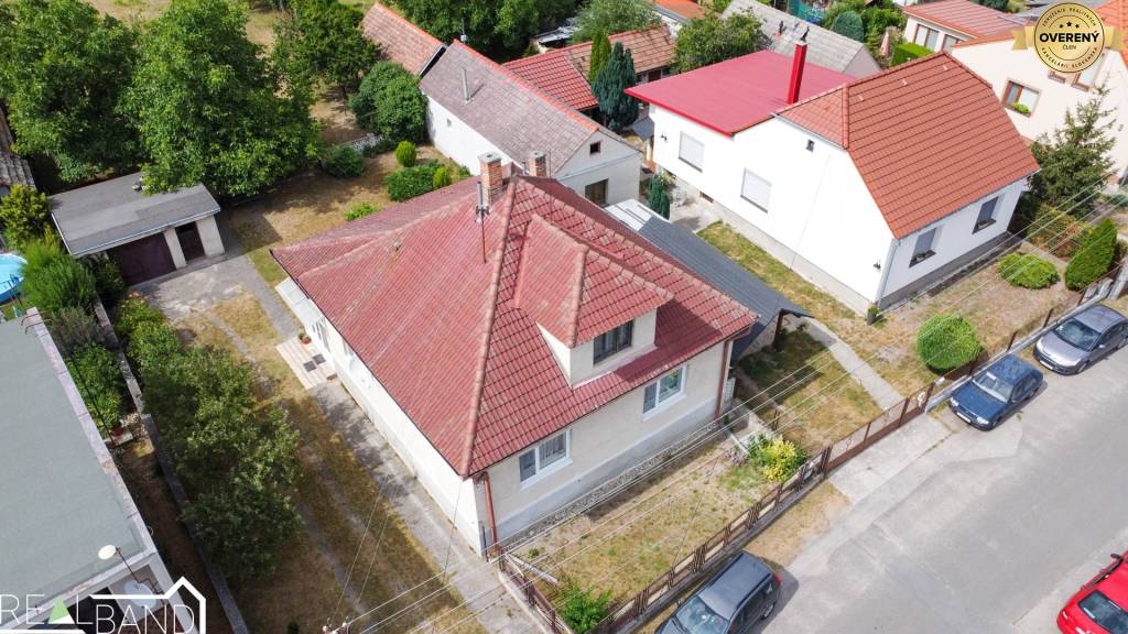 Predaj, priestranný 4-izbový rodinný dom v obci Brodské, 1642m²