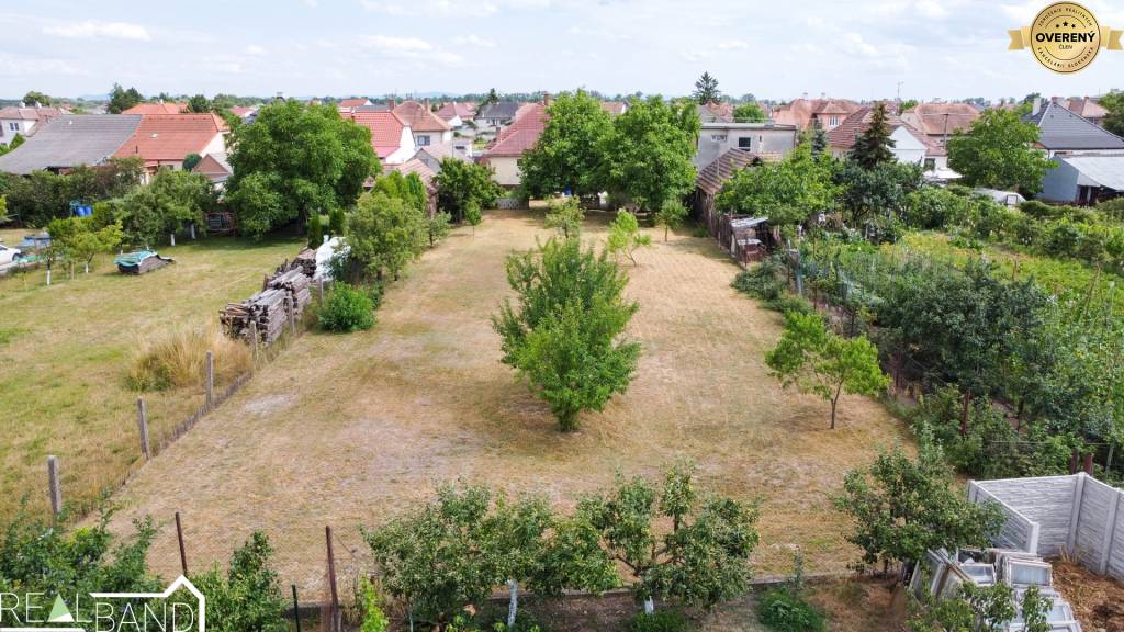 Predaj, priestranný 4-izbový rodinný dom v obci Brodské, 1642m²