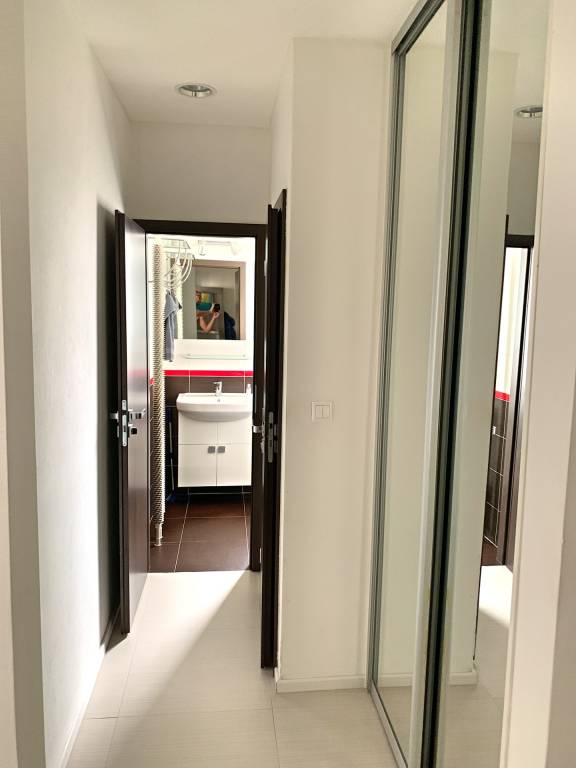 Zrekonštruovaný a priestranný 1 izbový byt v Ružinove