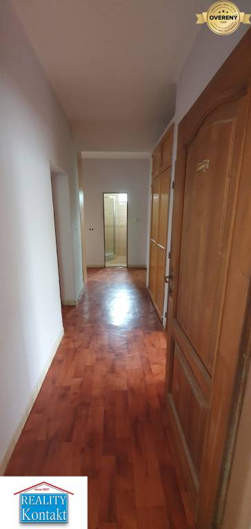 Na predaj 3 izbový byt 70m2 v štvorbytovke s garážou - Bardoňovo