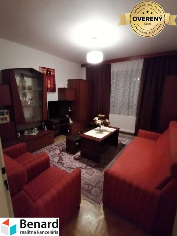 STROPKOV,DVOJGENERAČNÝ RD, 7 IZIEB, POZEMOK 833m2,KALINČIAKOVA