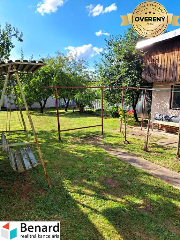 STROPKOV,DVOJGENERAČNÝ RD, 7 IZIEB, POZEMOK 833m2,KALINČIAKOVA