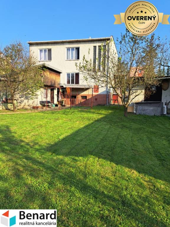 STROPKOV,DVOJGENERAČNÝ RD, 7 IZIEB, POZEMOK 833m2,KALINČIAKOVA