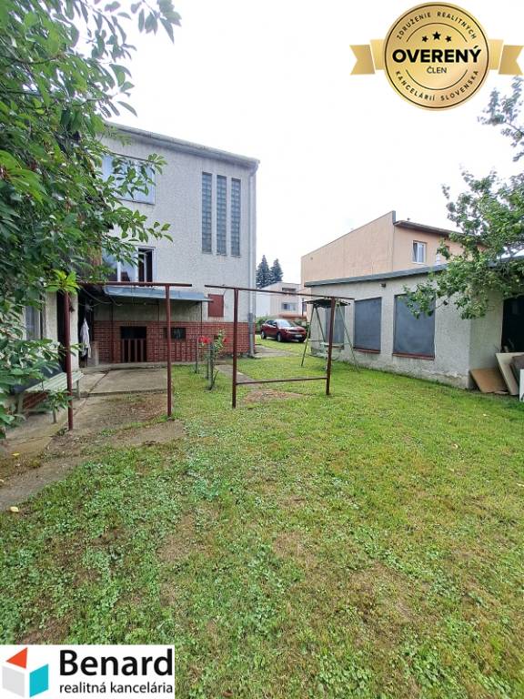 STROPKOV,DVOJGENERAČNÝ RD, 7 IZIEB, POZEMOK 833m2,KALINČIAKOVA