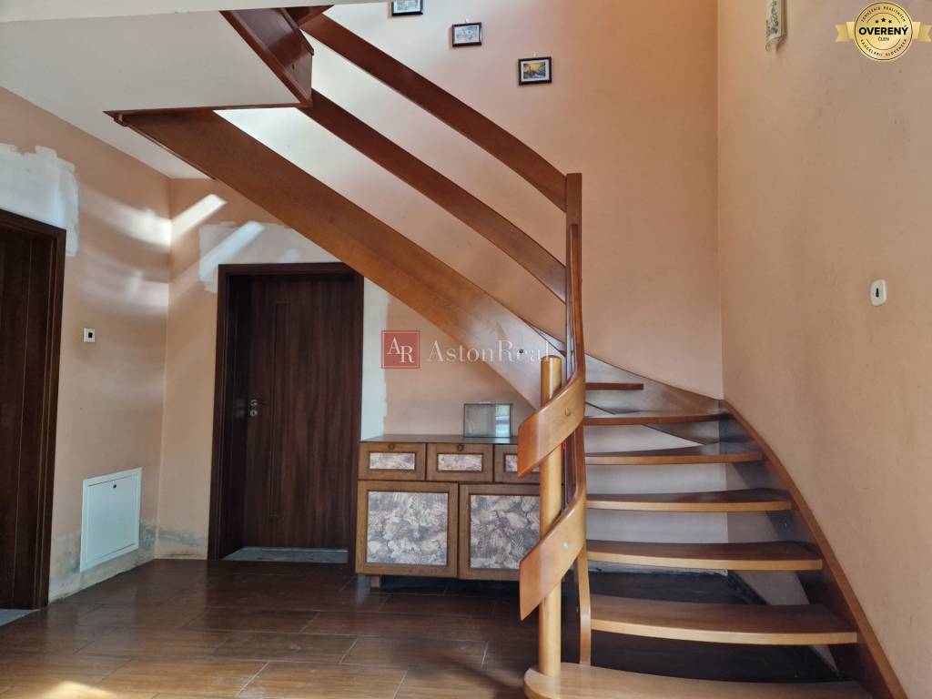 AstonReal: PREDANÉ 5-izbový rodinný dom + pozemok 641 m2, Kežmarok