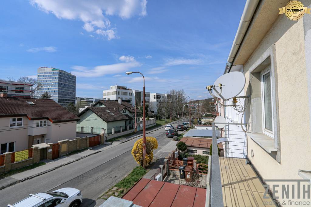 PREDAJ- pozemok s rodinným domom takmer priamo v centre Bratislavy