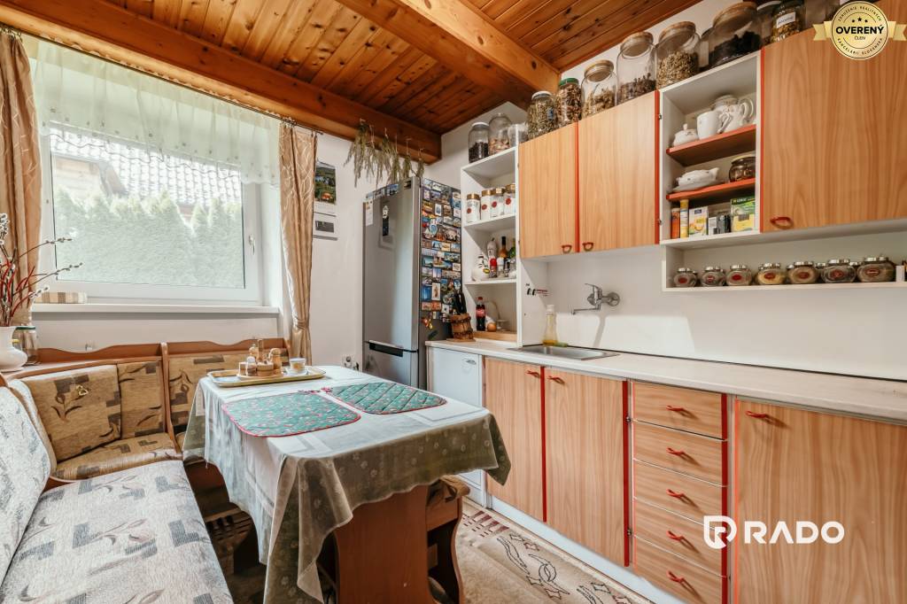 RADO | IBA U NÁS! Rekr. dom zariadený so stavbami | Belušské Slatiny