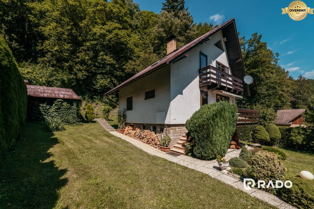 RADO | IBA U NÁS! Rekr. dom zariadený so stavbami | Belušské Slatiny