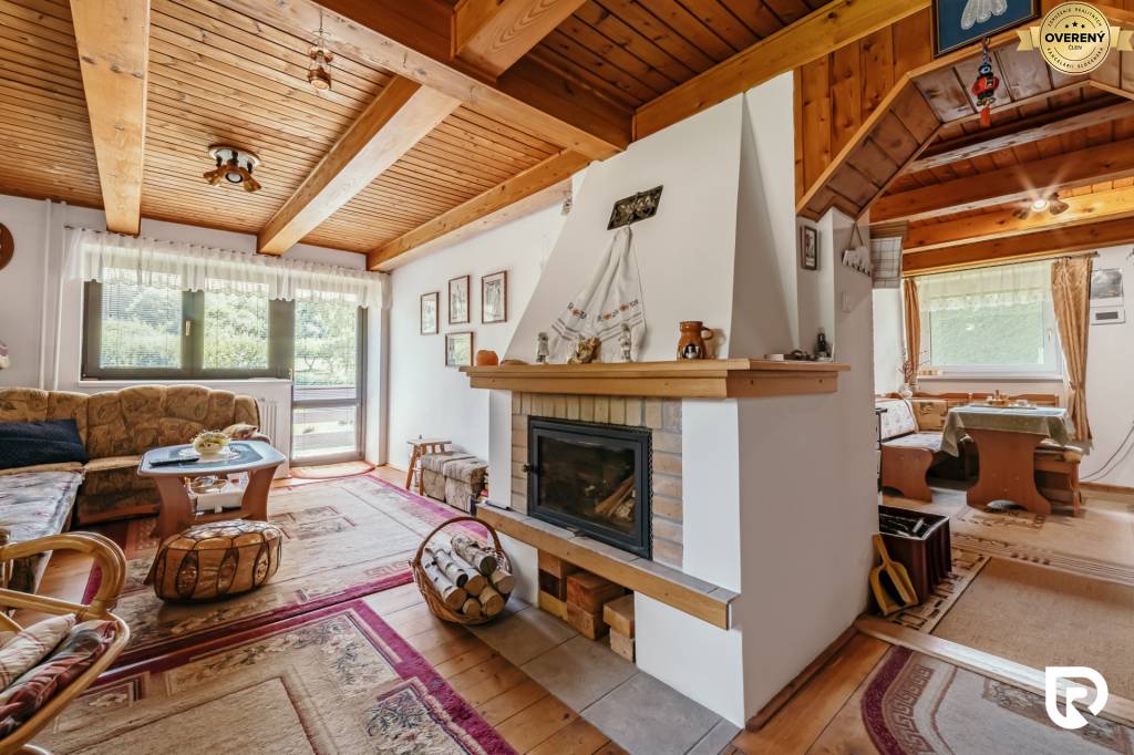 RADO | IBA U NÁS! Rekr. dom zariadený so stavbami | Belušské Slatiny