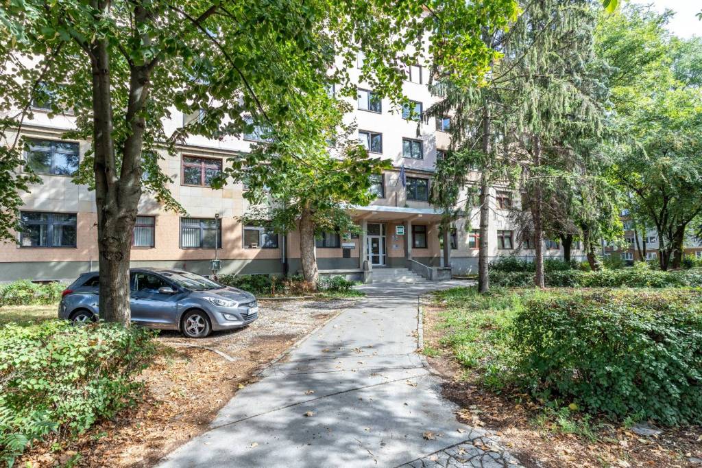 BC TOMÁŠIKOVA 35 - kancelária 19 m2 na prenájom 224€ (vrátane energií)