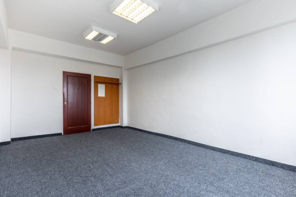 BC TOMÁŠIKOVA 35 - kancelária 19 m2 na prenájom 224€ (vrátane energií)