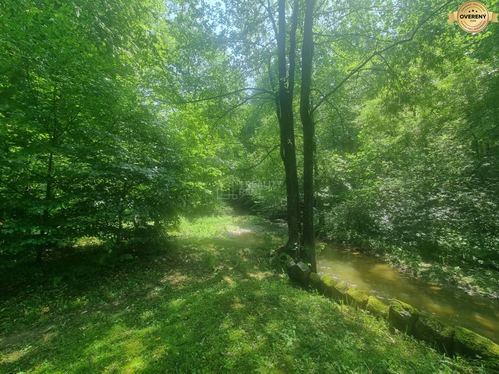 Predaj luxusného rodinného domu s úžasným pozemkom pri potôčiku