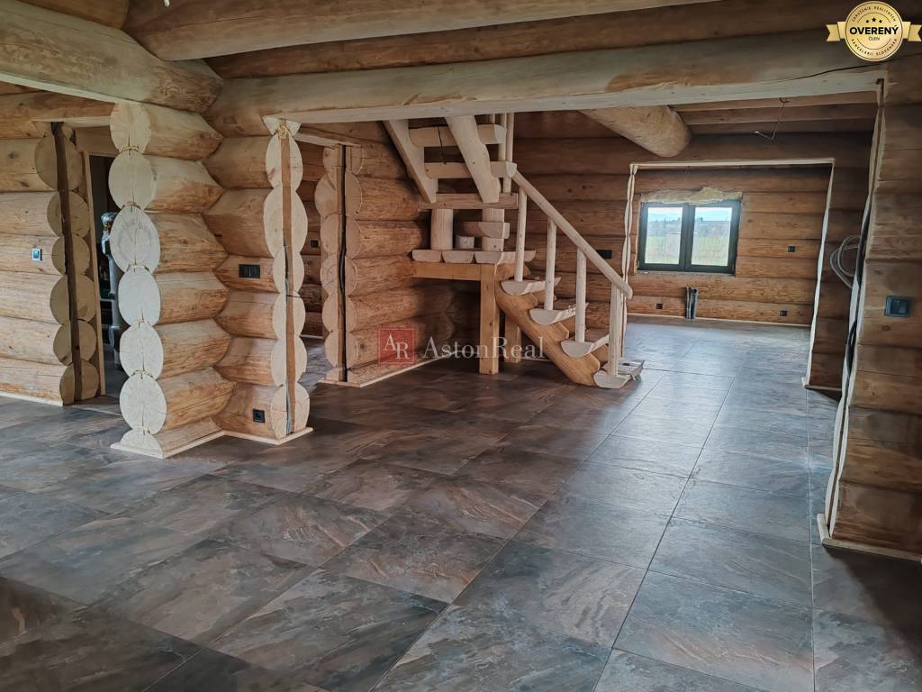 ZRUBOVÁ CHATA v krásnej lokalite pod TATRAMI, Veľká Lomnica