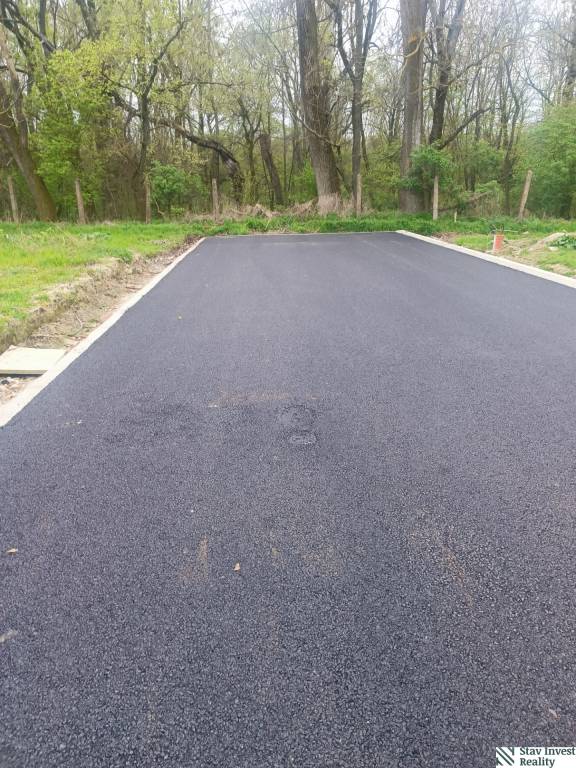Pozemky na výstavbu RD s prípojkami, Hrubý Šúr, okr. Senec