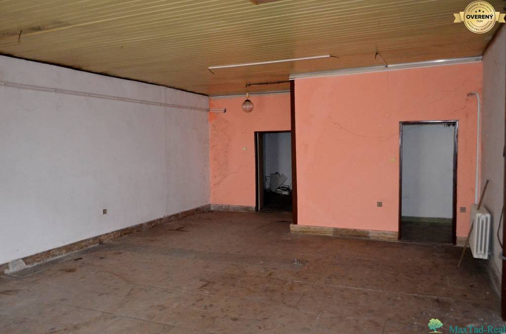 ZĽAVA, PREDAJ! Budova služieb Sečovce, široký potenciál, 583m2.