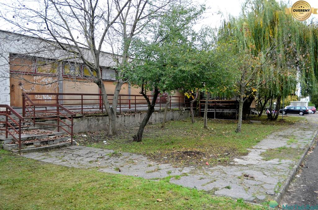 ZĽAVA, PREDAJ! Budova služieb Sečovce, široký potenciál, 583m2.