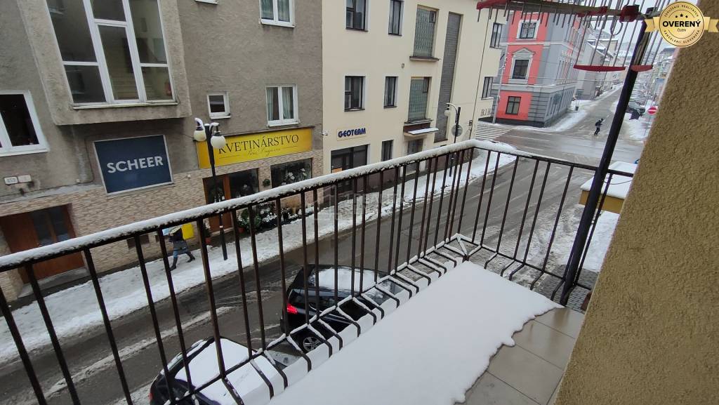 Prenájom: Kancelárske priestory s parkovaním v centre mesta v Sade SNP