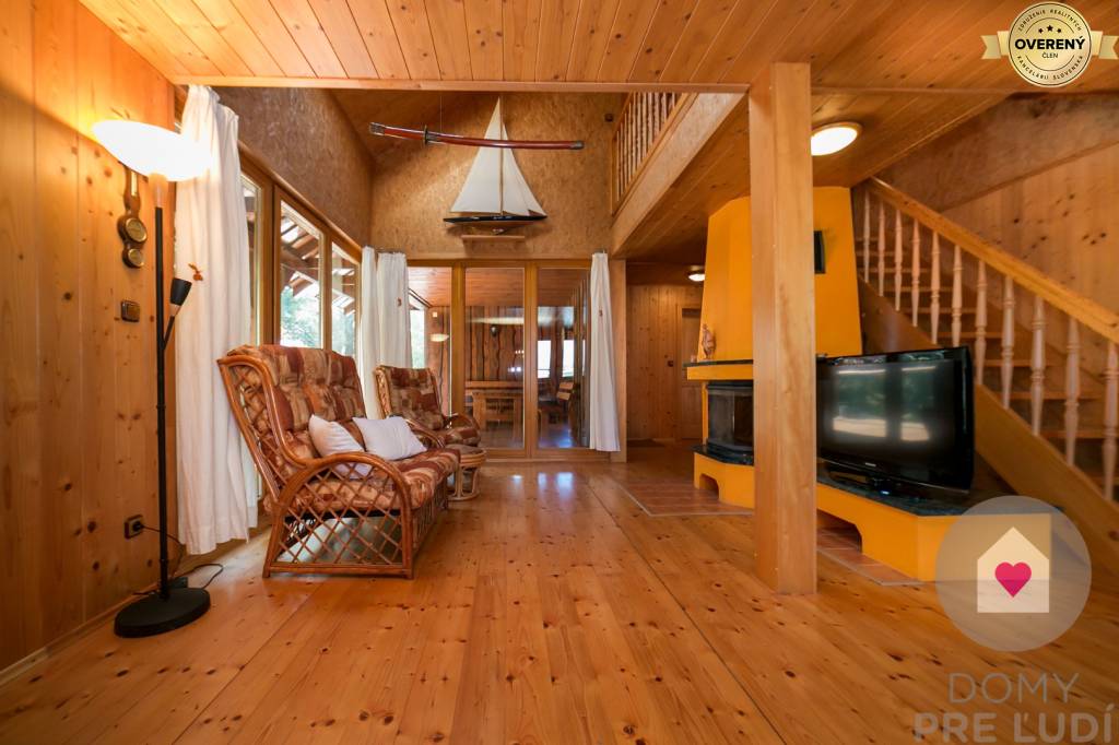 BA/JAROVCE - Tvoja nová chata na malom ostrove s loďou v garáži