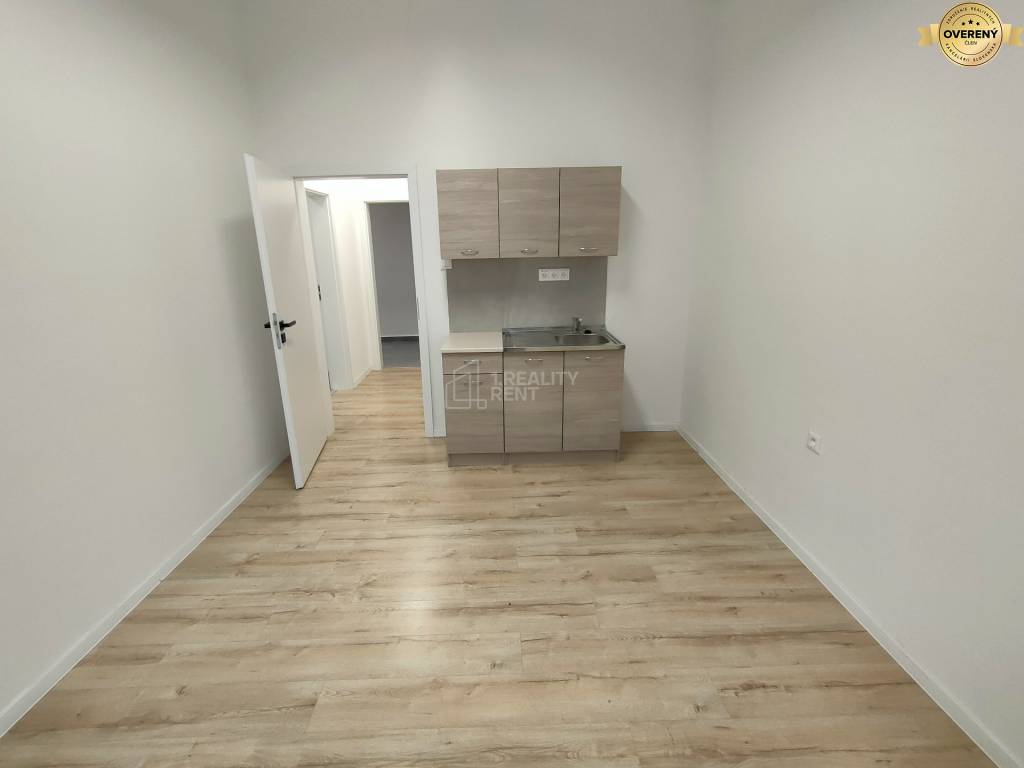 Prenájom Iný Iný-Prenájom-Bátovce-890.00 €