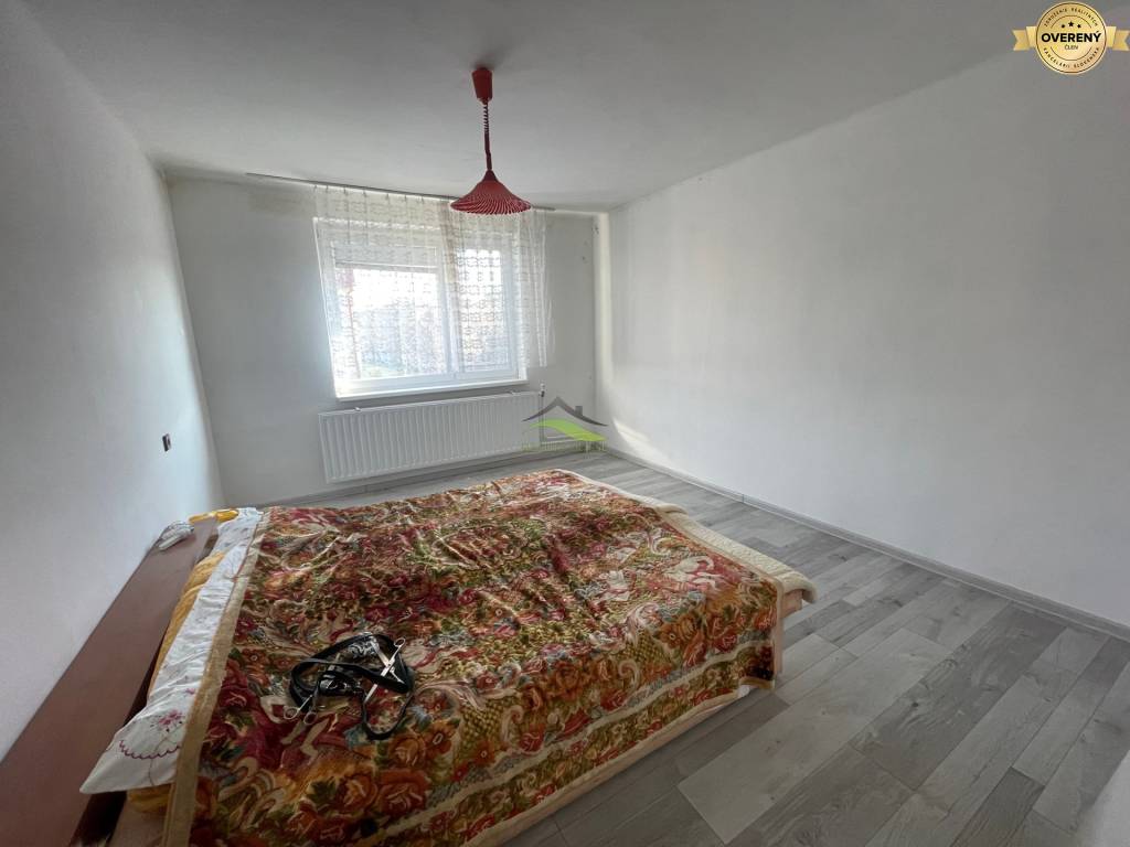 Poschodový  dom v Sobranciach v pôvodnom stave - 85.000€