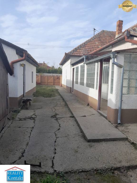 Zachovalý 4+1 izbový rodinný dom  v obci Marcelová časť Krátke Kesy