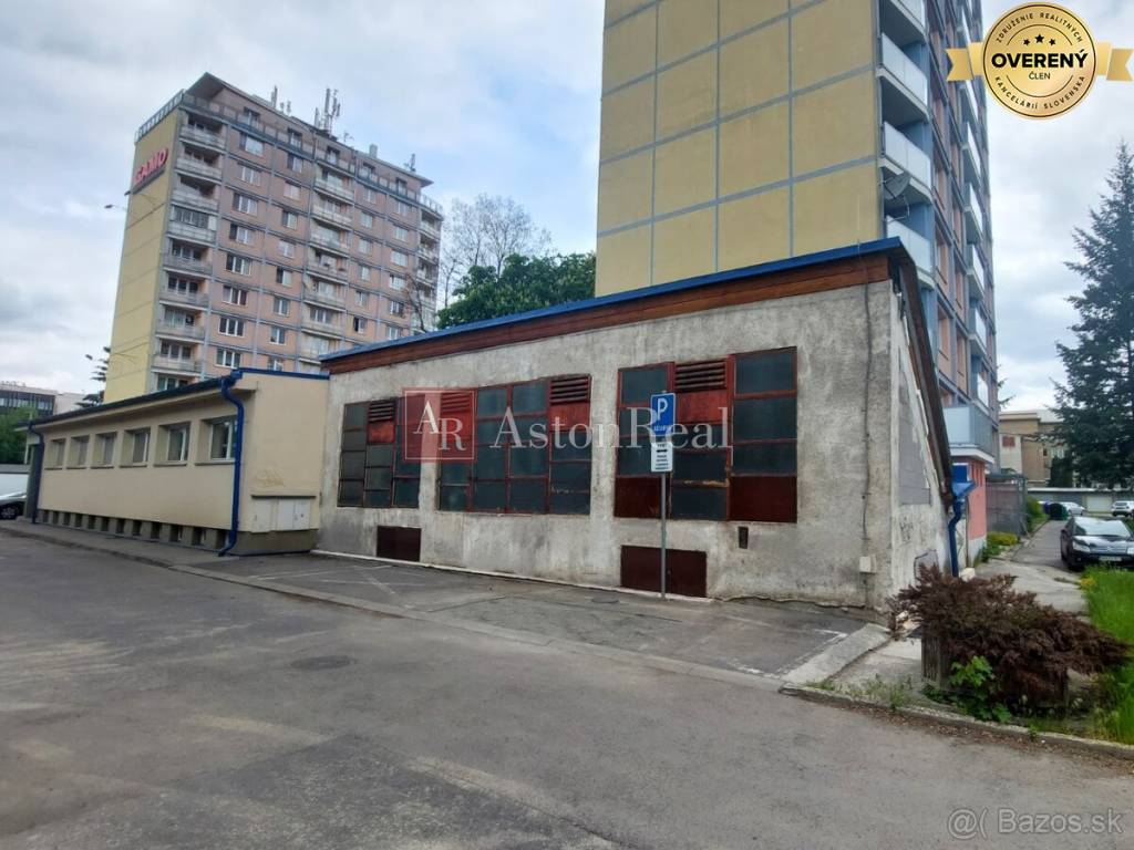 Na predaj: budovu/pozemok v centre, Námestie Slobody, B. Bystrica