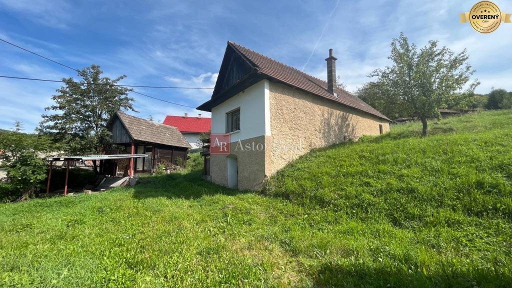 ZNÍŽENÁ CENA: Chalupa, pozemok: 830 m2, pri jazere, Banský Studenec 