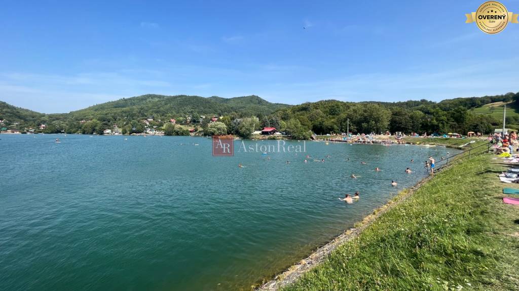 ZNÍŽENÁ CENA: Chalupa, pozemok: 830 m2, pri jazere, Banský Studenec 