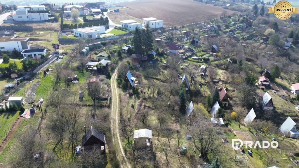 RADO | Predaj pozemku so záhradnou chatkou, 1186m2, ZO Chrásť, Trenčín