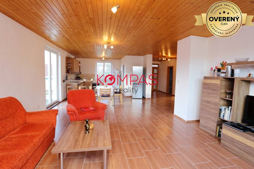 NOVOSTAVBA RODINNÉHO DOMU – PODZÁMČOK