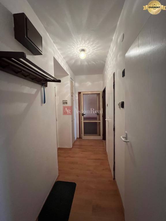 Slnečný 2-izbový byt s balkónom na ulici Obrancov mieru