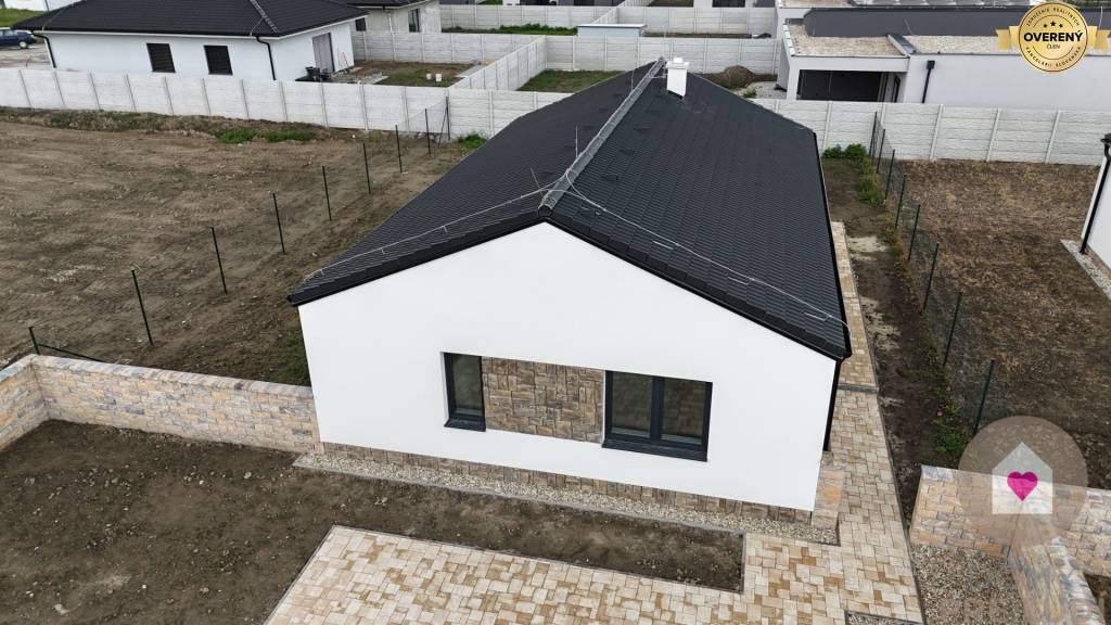 Krásny 4 izbový RD bungalov v štandarde na pozemku 495 m2, Senec