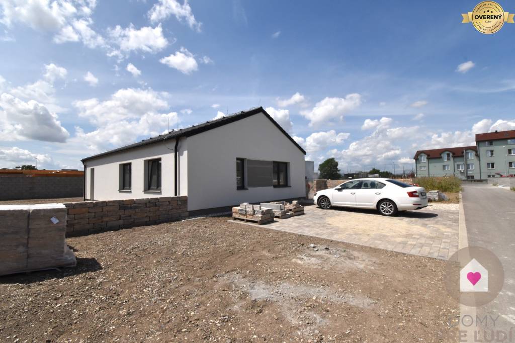 Krásny 4 izbový RD bungalov v štandarde na pozemku 495 m2, Senec