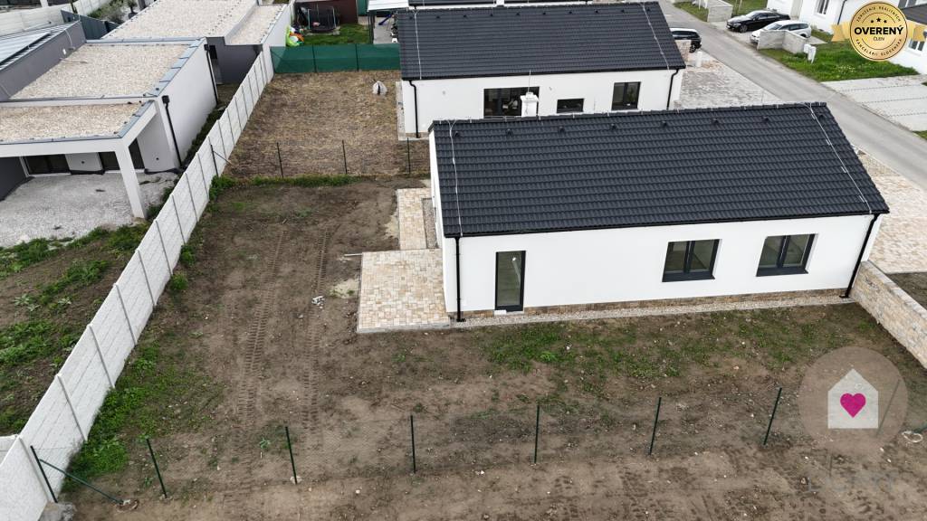 Krásny 4 izbový RD bungalov 92,26 m2 na pozemku 495 m2, Senec