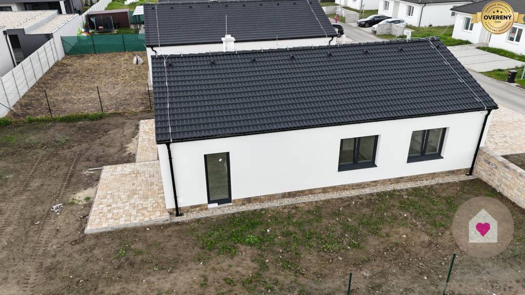 Krásny 4 izbový RD bungalov 92,26 m2 na pozemku 495 m2, Senec