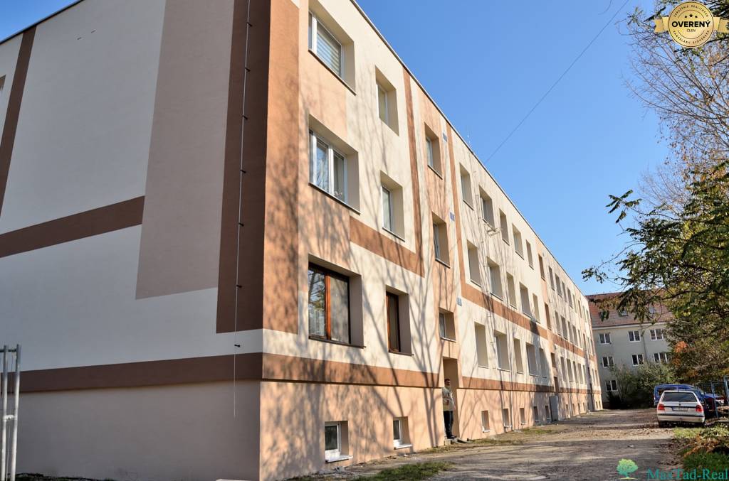 Zateplený tehlový byt s novými plastovými oknami, Veľké Kapušany 76 m2