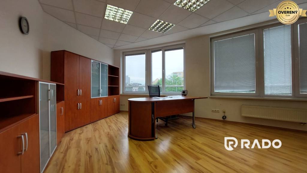 RADO | Predaj kancelárie 49 m2 + parking, Trenčín - Soblahovská