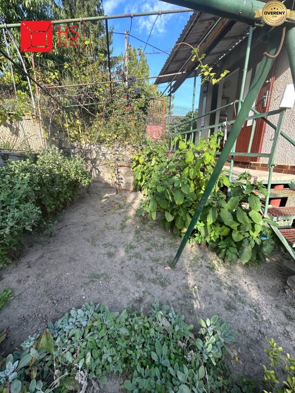 Predaj malebnej chaty so záhradou na Zúgove