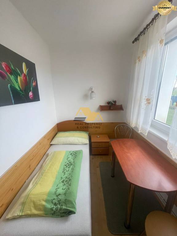 Predám 3 izbový byt s terasou v obci Podhájska. Dobrá investícia!