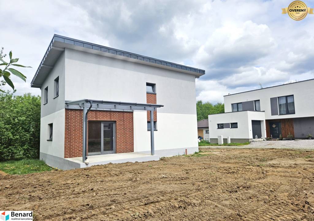 ZÁBORSKÉ - KVALITNÁ NOVOSTAVBA 2 POSCH. RD, POZEMOK 530 M2