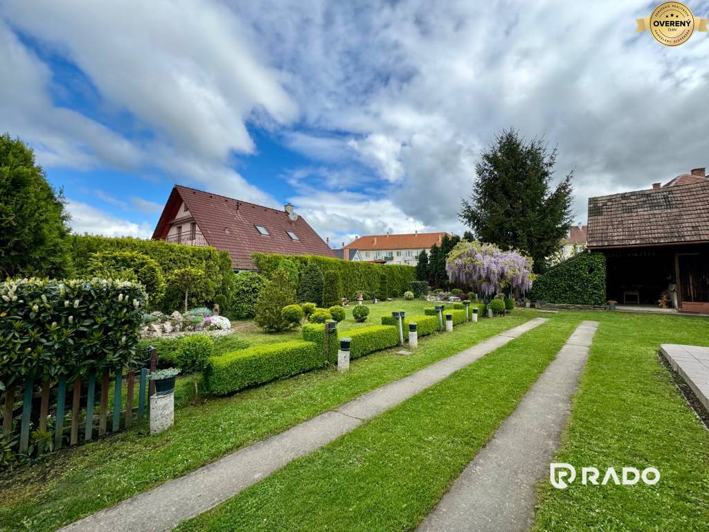 REZERVOVANÉ! RADO | Rodinný dom s krásnou záhradou v Nemšovej