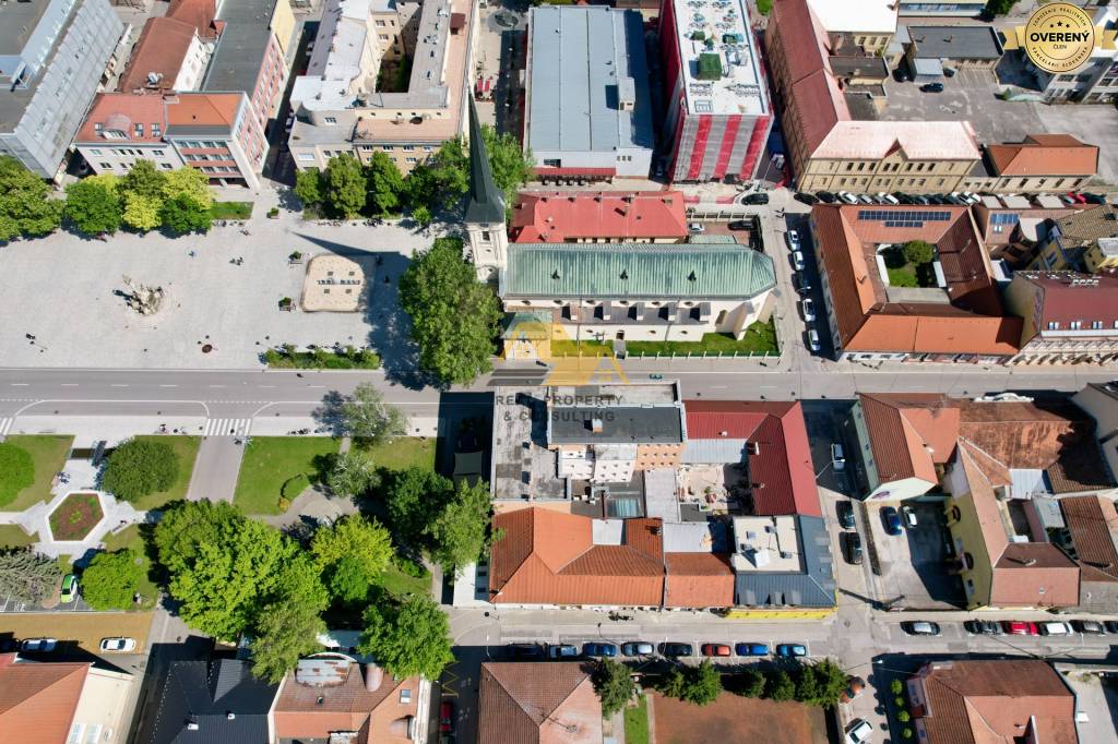 Predám podnikateľský objekt na hlavnom námestí v Nových Zámkoch