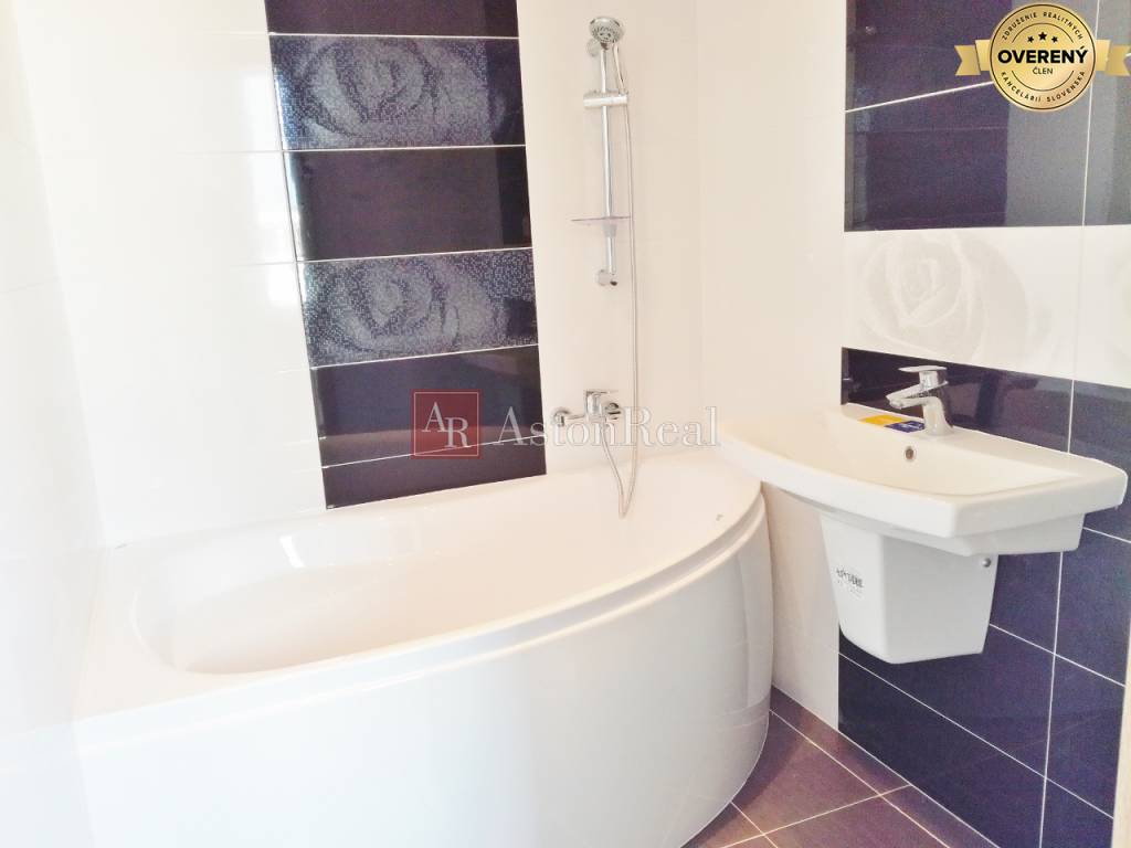 Rezervované! 2 izbový byt 64 m2 s balkónom v centre, Lipt. Mikuláš