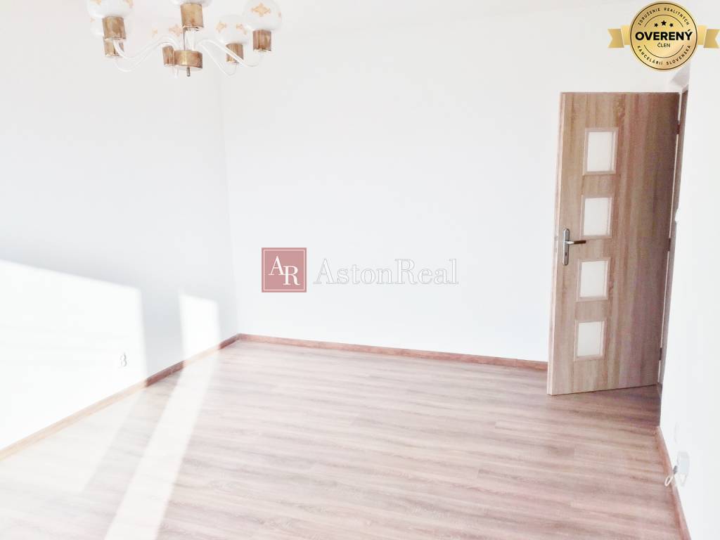 Rezervované! 2 izbový byt 64 m2 s balkónom v centre, Lipt. Mikuláš
