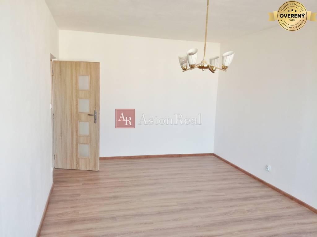 Rezervované! 2 izbový byt 64 m2 s balkónom v centre, Lipt. Mikuláš