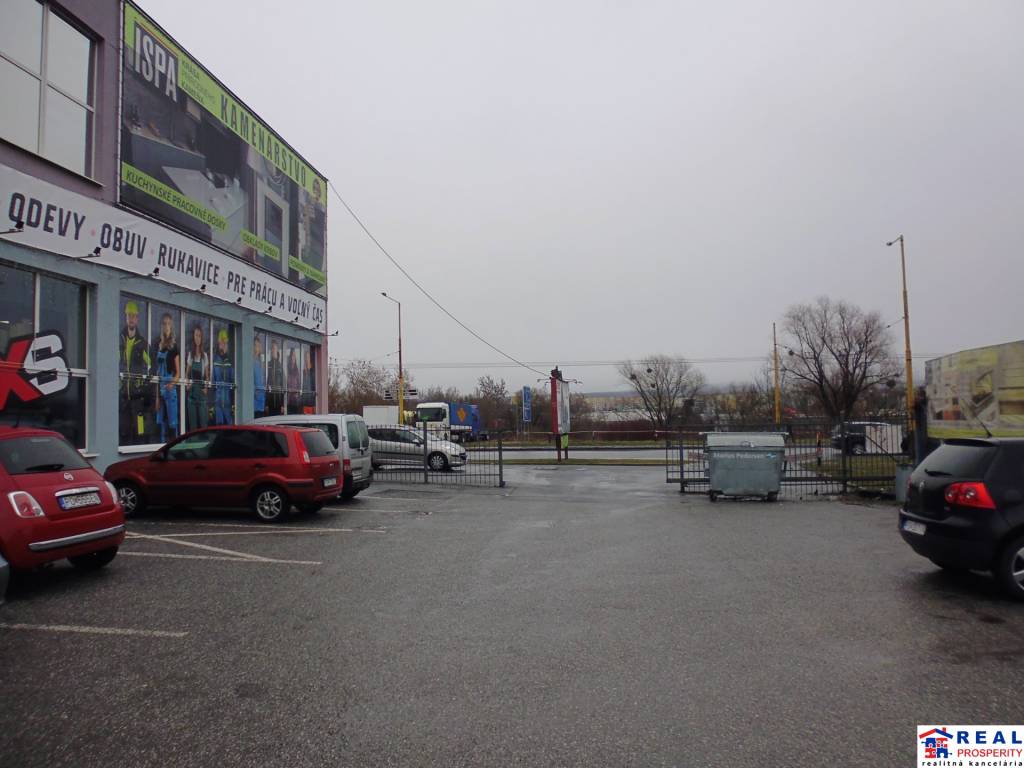 MASARYKOVA: PRÍZEMIE-160 m2, UMÝVADLO + WC-NOVOZREK. obchodné priest.