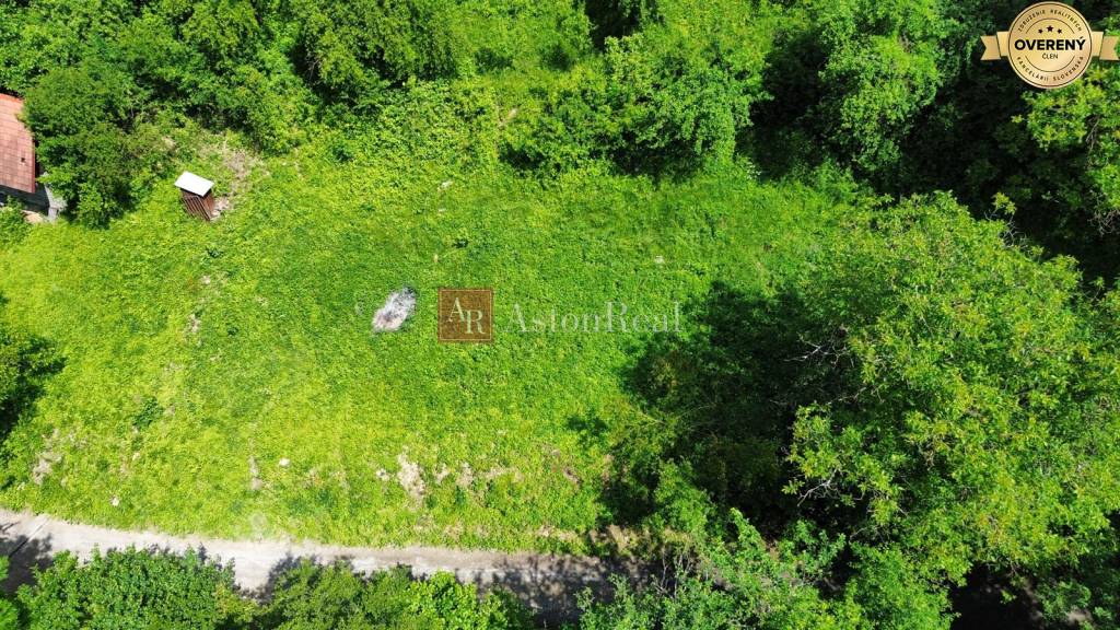 POZEMOK na výstavbu DOMU/DVOJDOMU - 940m2 - Považská Bystrica